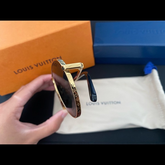Authentic Louis Vuitton Sunglasses Z1350E LV Catch Pilot Gold Black w/case - Picture 3 of 11